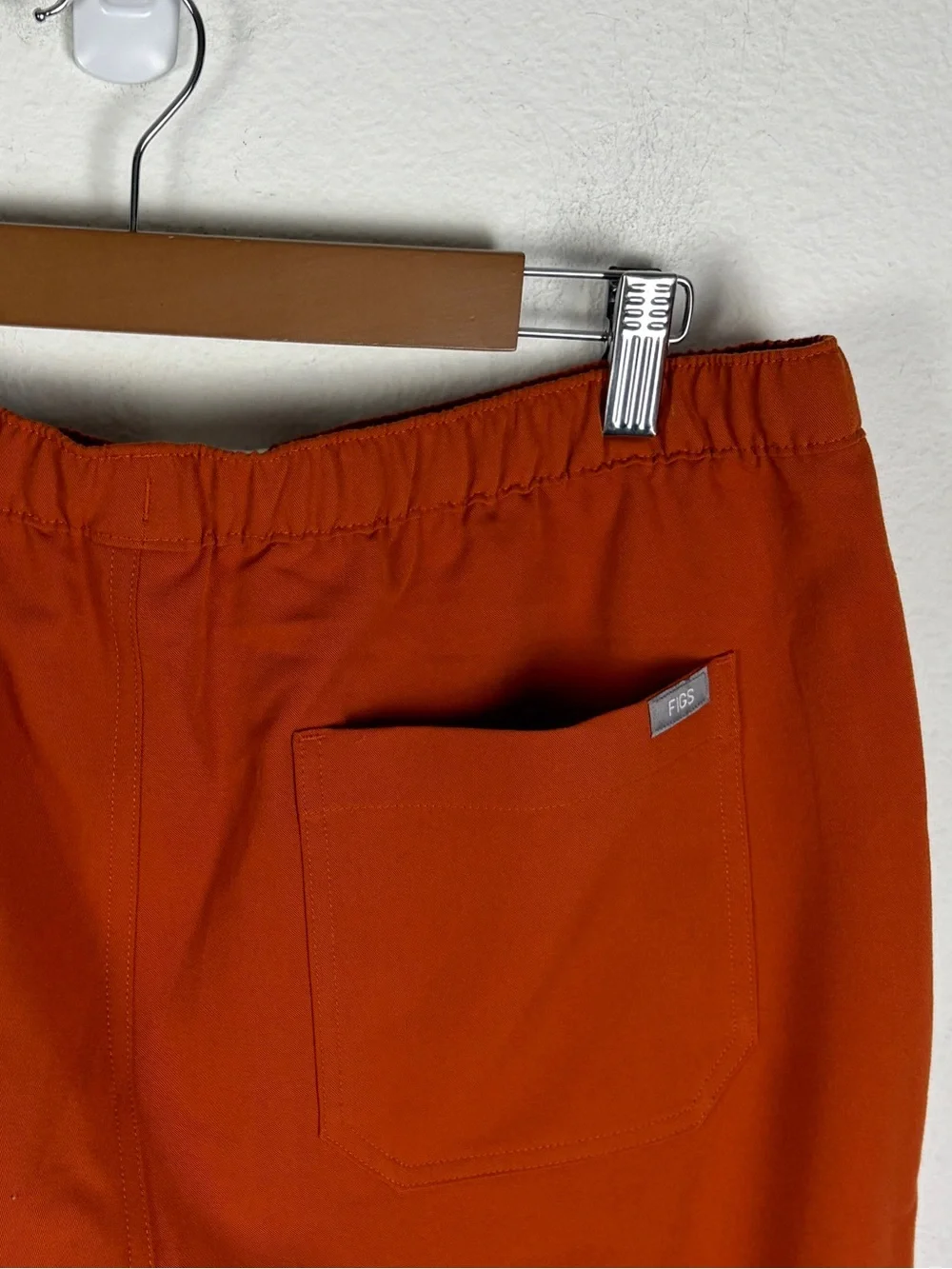 Figs Pisco Straight Leg Scrub Pant Men’s Large Short NWT Rust Orange